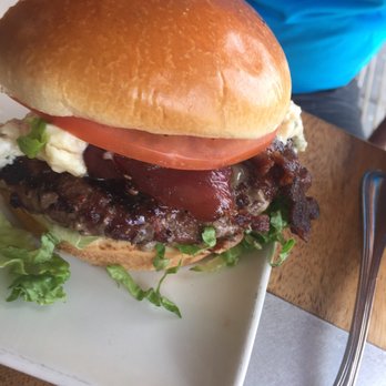 Kona Brewing - Blue cheese burger - Pubs Near Me - Honolulu, Hawaii