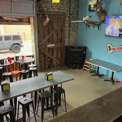 Rooster's Roadhouse - Back patio