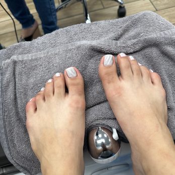 Cosmo Nails - Nail Salons Near Me - Toluca Lake, California