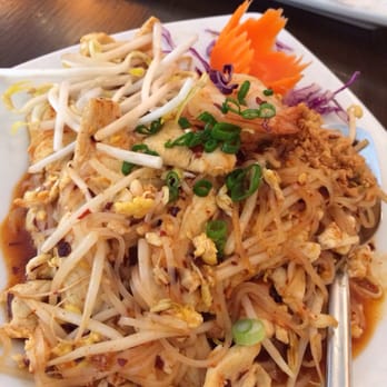 Bangkok Square - Spicy chicken and shrimp pad Thai - Thai Near Me - Gainesville, Florida