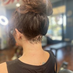 Sharp Edge Barbershop - Undercut by Chucho