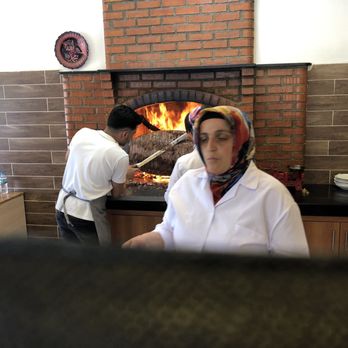 Yunus Cağ Kebap Salonu - Slicing doner lamb - Kebab Near Me - İzmir, 35 Yunus Cağ Kebap Salonu - Slicing doner lamb - Kebab Near Me - İzmir, 35