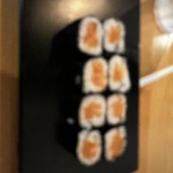 Ginger Wasabi Sushi + Grill - Salmon roll