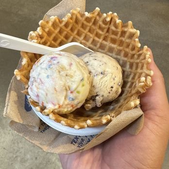 Jeni's Splendid Ice Creams - Salted Peanut Butter with Chocolate Flecks , Gooey Butter Cake - Ice Cream & Frozen Yogurt Near Me - Columbus, Ohio Jeni's Splendid Ice Creams - Salted Peanut Butter with Chocolate Flecks , Gooey Butter Cake - Ice Cream & Frozen Yogurt Near Me - Columbus, Ohio