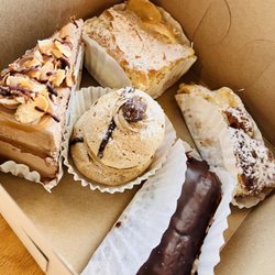 Boonzaaijer's Dutch Bakery - Assortment