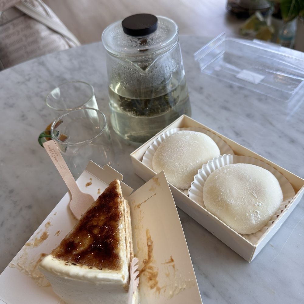whaT’s More cake studio - Crème Brûlée and soft persimmon mochis - Custom Cakes Near Me - Sunnyvale, California whaT’s More cake studio - Crème Brûlée and soft persimmon mochis - Custom Cakes Near Me - Sunnyvale, California