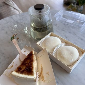whaT’s More cake studio  - Crème Brûlée and soft persimmon mochis - Custom Cakes Near Me - Sunnyvale, California