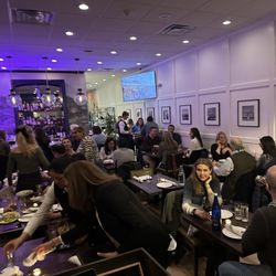 BarVera - Packed dining room
