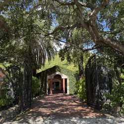 The hidden entrance to the property.
