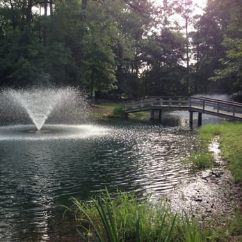 War Hill Inn Bed & Breakfast - Beautiful pond next to the inn - Bed & Breakfast Near Me - Williamsburg, Virginia War Hill Inn Bed & Breakfast - Beautiful pond next to the inn - Bed & Breakfast Near Me - Williamsburg, Virginia