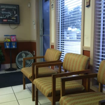 Kwik Kar Lube & Tune - Part of waiting area - Oil Change Stations Near Me - Stafford, Texas