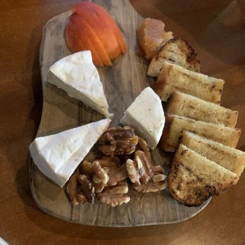 Avanti Restaurant - Cheese plate - New American Near Me - Santa Cruz, California Avanti Restaurant - Cheese plate - New American Near Me - Santa Cruz, California