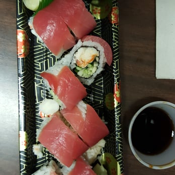 Kiraku Sushi - Very tasty but not rolled very tightly and they were cheap with the soy sauce - Sushi Bars Near Me - Bronx, New York