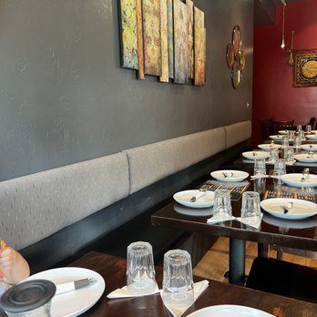 Indian Paradise - Dining area - Indian Near Me - Chicago, Illinois Indian Paradise - Dining area - Indian Near Me - Chicago, Illinois