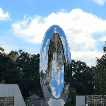 Cullen Sculpture Garden - Anish Kapoor sculpture - Museums Near Me - Houston, Texas