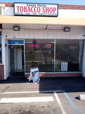 Santa Maria Tobacco Shop, 609 E Main St, Santa Maria, CA 93454, US