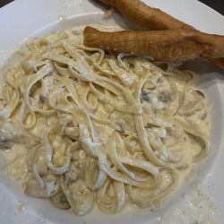 Wetlands - Chicken fettuccine with fried bread