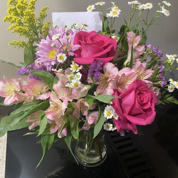 Lea's Flower Shop - Fresh flower arrangement - Florists Near Me - Laurel, Maryland