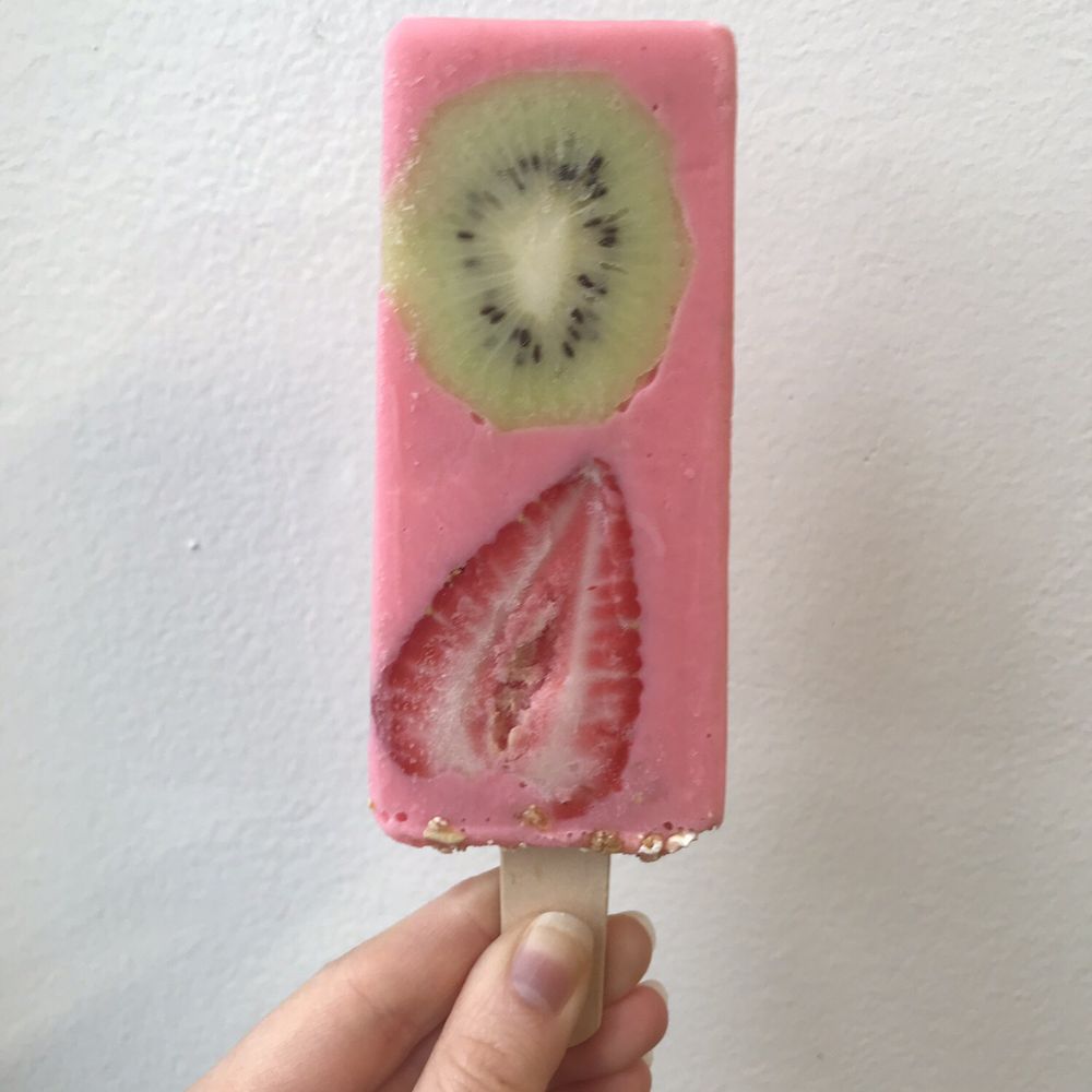 Strawberry cream paleta Strawberry cream paleta