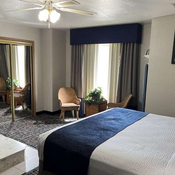 Days Inn by Wyndham Grove - Guest room - Hotels Near Me - Grove, Oklahoma Days Inn by Wyndham Grove - Guest room - Hotels Near Me - Grove, Oklahoma