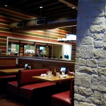 Chili's - the interior of a restaurant - American Near Me - Victoria, Texas
