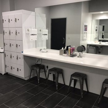 Shred415 Highlands - Getting Ready Area in The Women's Bathroom - Trainers Near Me - Louisville, Kentucky Shred415 Highlands - Getting Ready Area in The Women's Bathroom - Trainers Near Me - Louisville, Kentucky