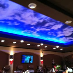 Luxury Nail Bar - Beautiful Decor!