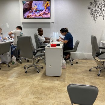 Guppy Nail - Yes Rodencia also gets his Manicure & Pedicure here also by Taylor - Nail Salons Near Me - Hollywood, Florida Guppy Nail - Yes Rodencia also gets his Manicure & Pedicure here also by Taylor - Nail Salons Near Me - Hollywood, Florida