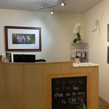 Barry Family Chiropractic - Reception desk - Chiropractors Near Me - Santa Barbara, California Barry Family Chiropractic - Reception desk - Chiropractors Near Me - Santa Barbara, California
