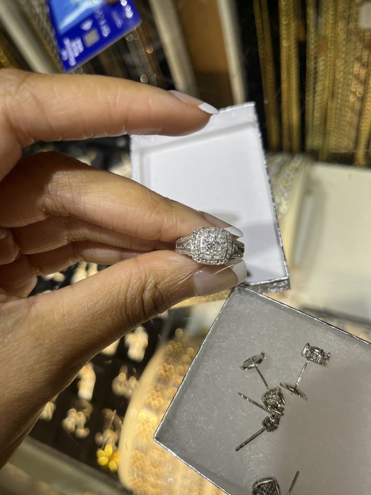 CALCITY JEWELERS Updated April 2024 12 Photos 562 Torrence Ave