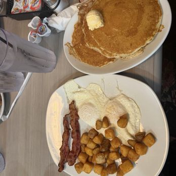 Perkins Restaurant & Bakery - Pancakes eggs bacon and home fries - American Near Me - Winter Park, Florida Perkins Restaurant & Bakery - Pancakes eggs bacon and home fries - American Near Me - Winter Park, Florida
