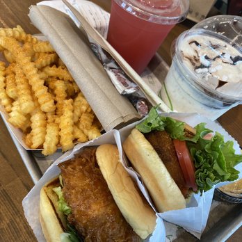 Shake Shack Cedar Hills - 'Shroom Burger, Hot Honey Chicken Burger and Hot Honey Fries - Burgers Near Me - Beaverton, Oregon