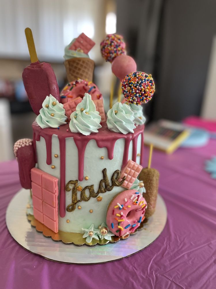 Dehii Cakery Logo