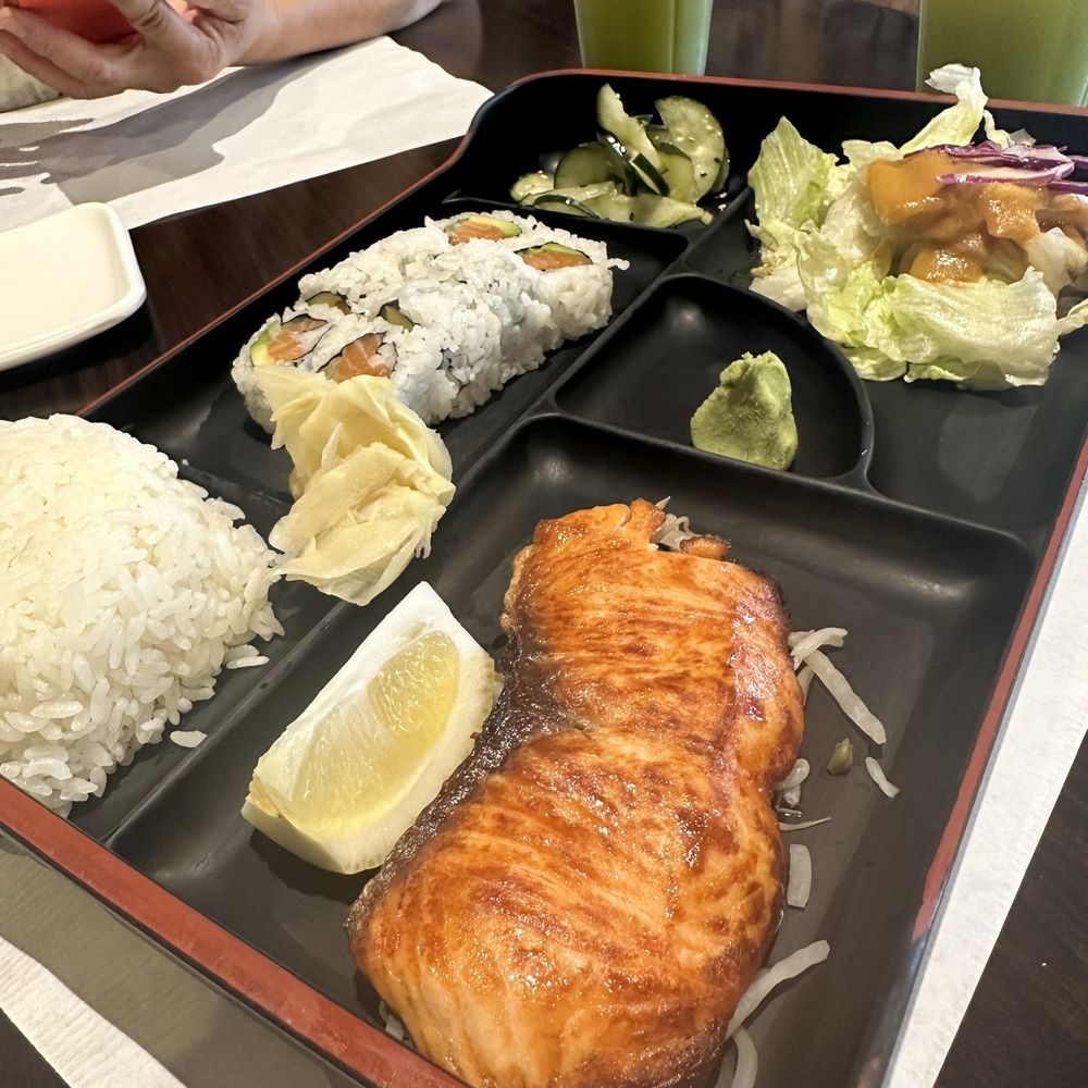 Salmon Shioyaki Entree Salmon Roll