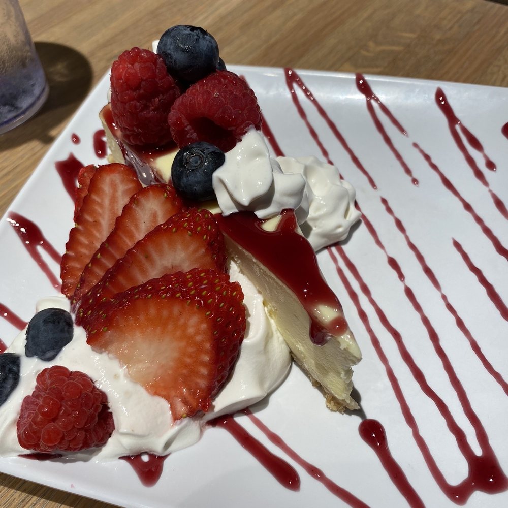 Beaches Daytona - Strawberry cheesecake - New American Near Me - Daytona Beach, Florida