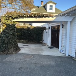 The Sayville Inn - Outside