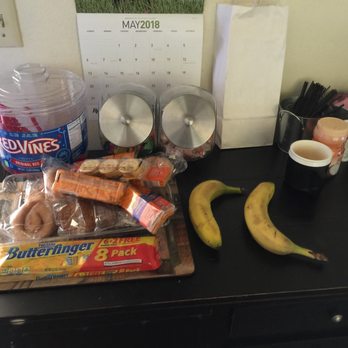 Ron's Barber Shop - Snacks for the hungry. - Barbers Near Me - Yuba City, California