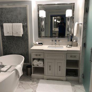 Hotel Bennett - Bathroom - Hotels Near Me - Charleston, South Carolina
