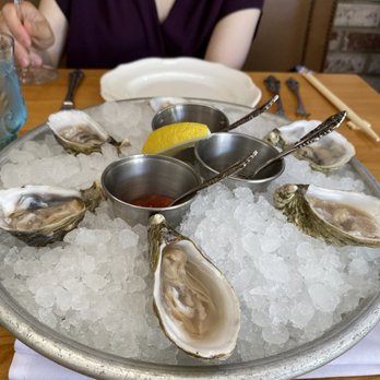 Herringbone Waikiki - Kualoa Ranch Oysters - Seafood Near Me - Honolulu, Hawaii