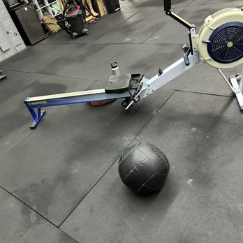 Holy City Crossfit - Rowing and wall balls, one of the best - Gyms Near Me - Charleston, South Carolina Holy City Crossfit - Rowing and wall balls, one of the best - Gyms Near Me - Charleston, South Carolina