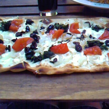 El Bolero - Flammkuchen mit Spinta, Tomaten und Zwiebeln - Pubs Near Me - Freiburg, BW