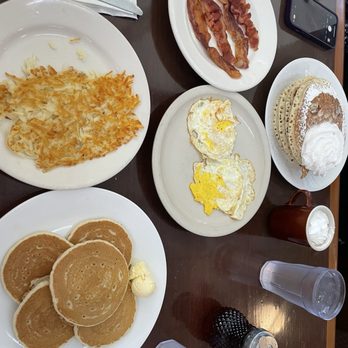 Pancake Circus - American brekkie spread - Diners Near Me - Sacramento, California