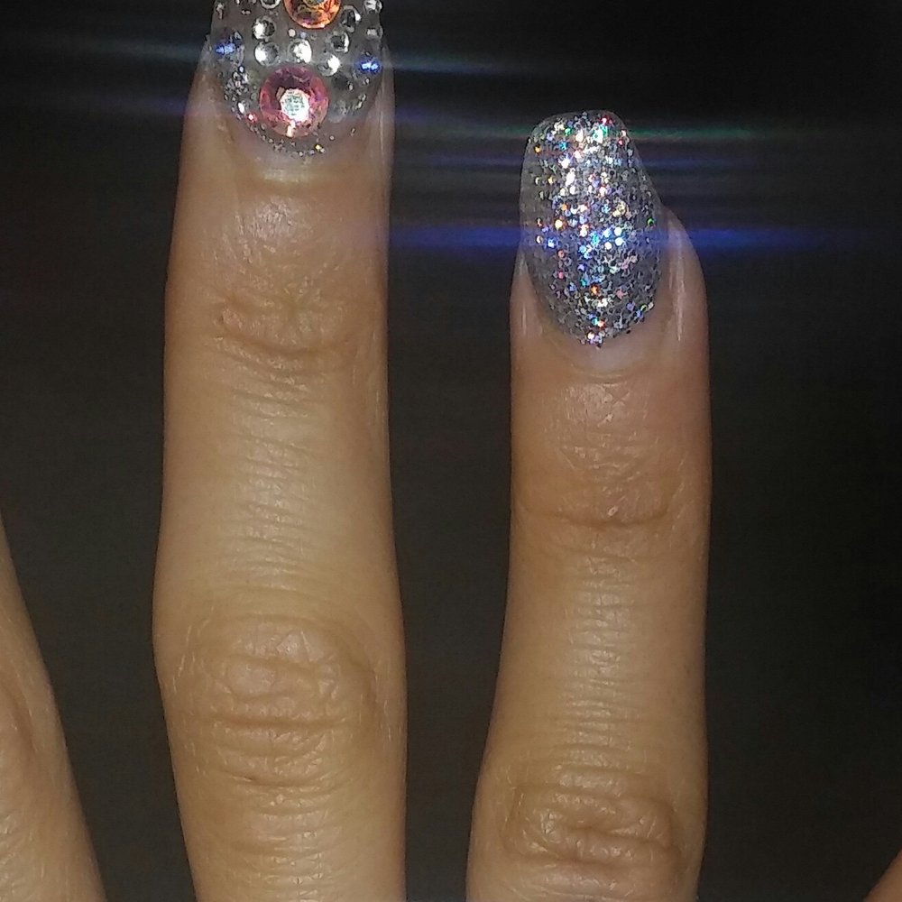 Davi Salon - Crooked, lumpy acrylic on middle finger near the cuticle. - Nail Salons Near Me - Orlando, Florida