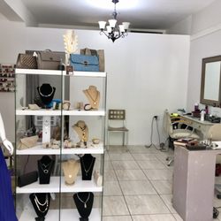Pia’s Love Boutique & Nails Salon
