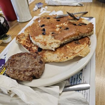 Allenwood Cafe - Pancakes with sausage - American Near Me - Allenwood, Pennsylvania