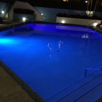 Miami Marriott Biscayne Bay - Pool area lighted up at night - Hotels Near Me - Miami, Florida Miami Marriott Biscayne Bay - Pool area lighted up at night - Hotels Near Me - Miami, Florida