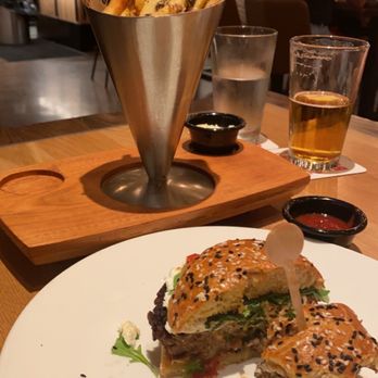 Gordon Ramsay Burger - Salad Near Me - Chicago, Illinois