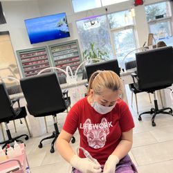 Champagne Nail Bar By 702