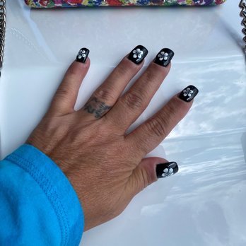 Lovely Nails - Diana created my nails. Based off Pinterest photo. Awesome job. I will be returning - Nail Salons Near Me - Newport, Kentucky