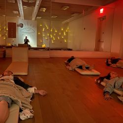 Tamara Falvai - Group acupuncture session at The Mindry in Malibu on Wednesdays at 11.